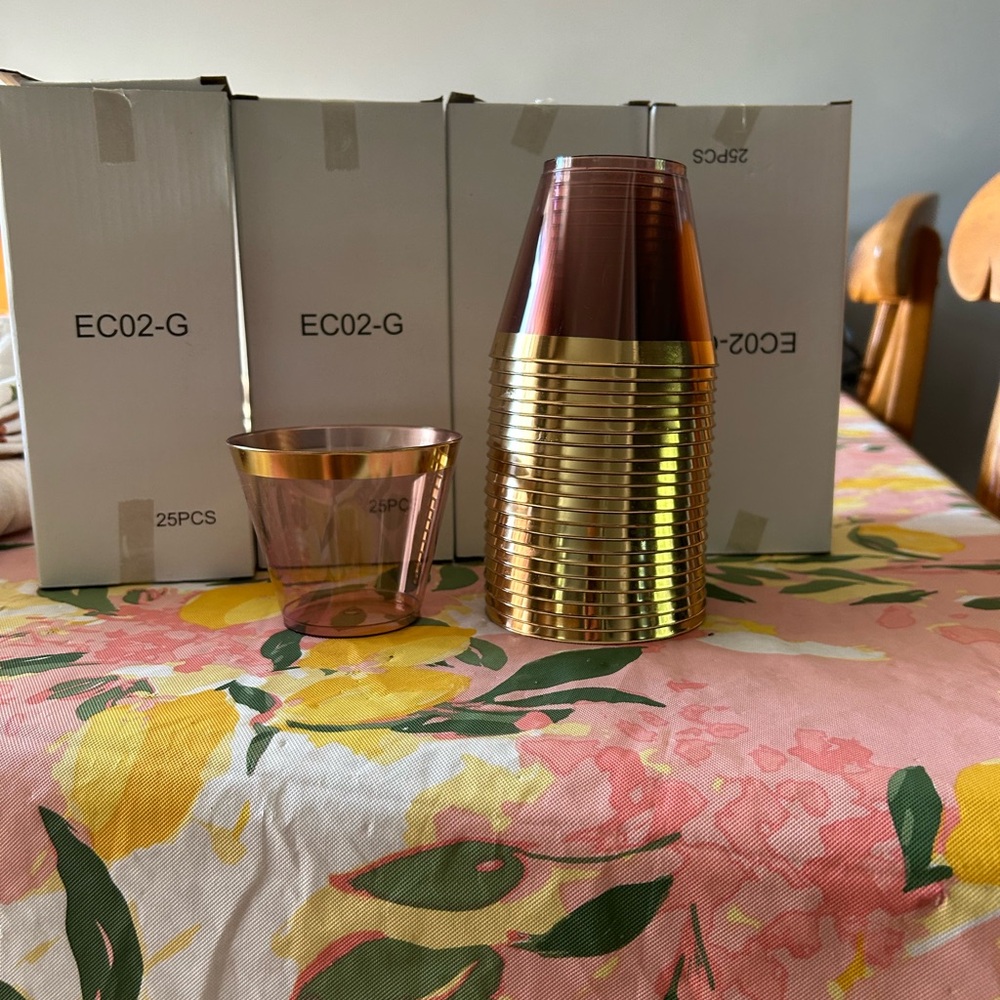 Disposable Clear Burgundy a d Gold Plastic Cups - 100 count